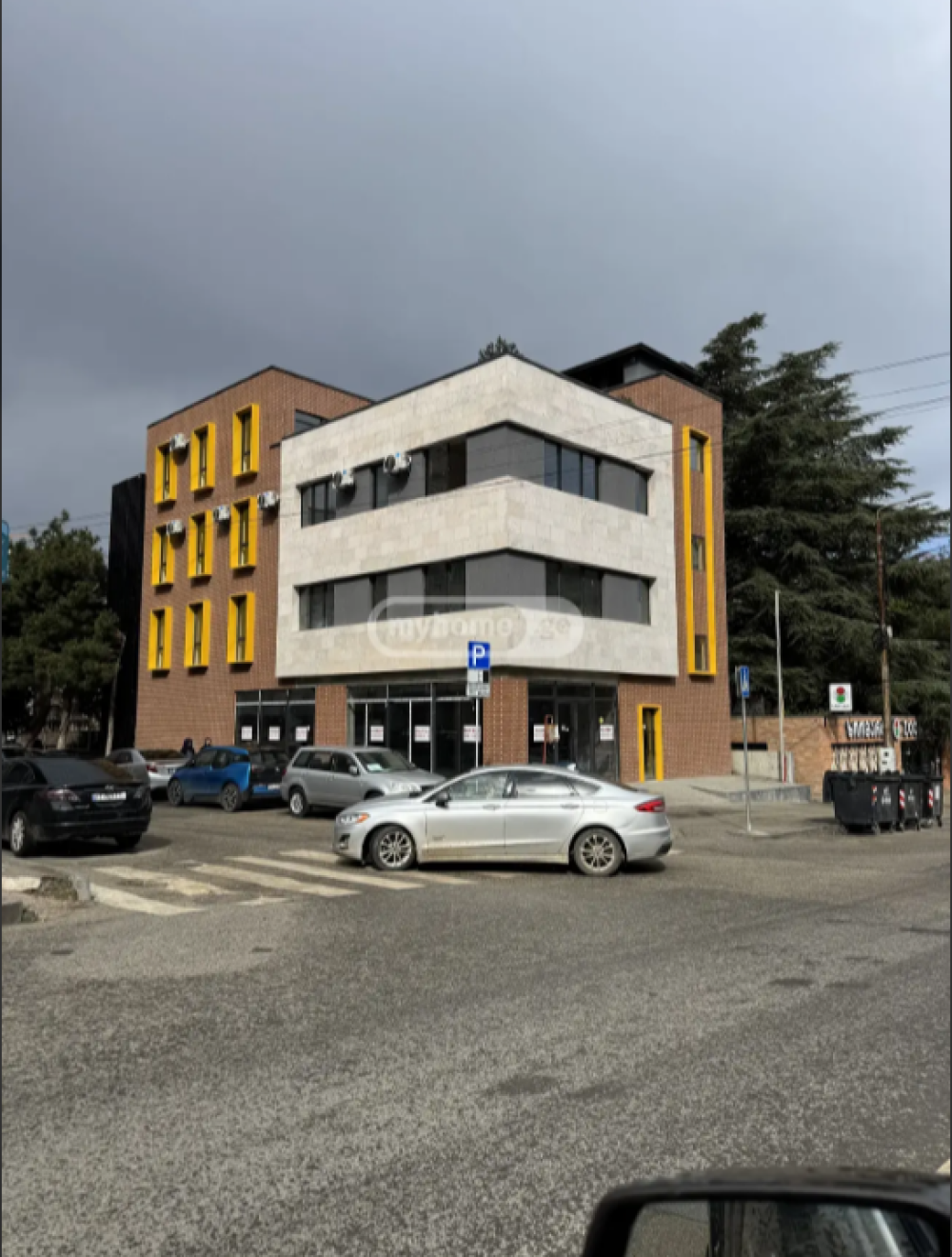 იყიდება საოფისე კომერციული ფართი საბურთალოზე